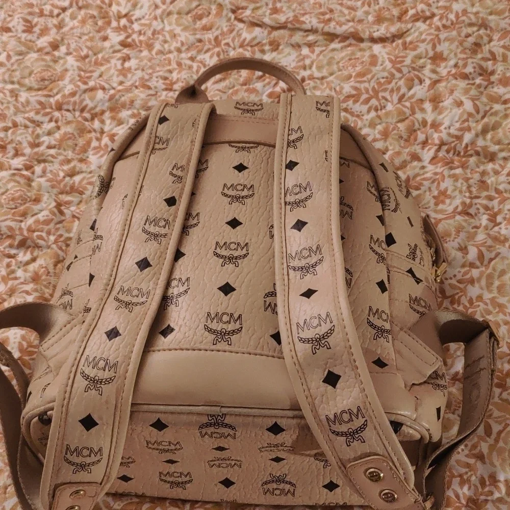 MCM AUTHENTIC MEDIUM SIZE BACKPACK - Picture 4 of 6